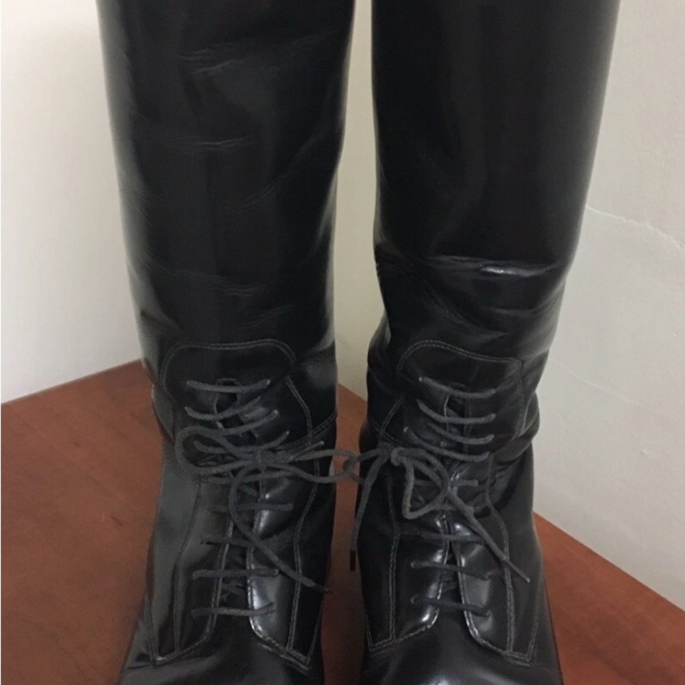 Ariat Black Lace Up Boots for Versatile Style
